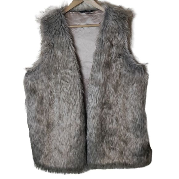 Women's Faux Fur Vest in Gray - Picture 1 of 5
